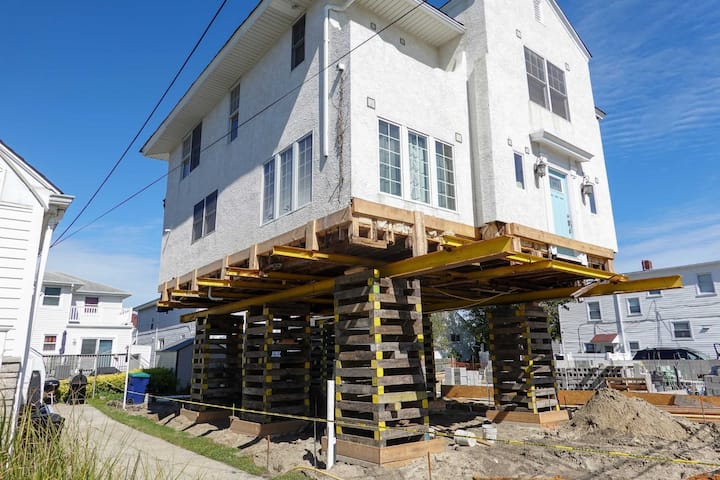 A team of professionals using specialized equipment to raise a house in Garland, preparing it for elevation and renovation